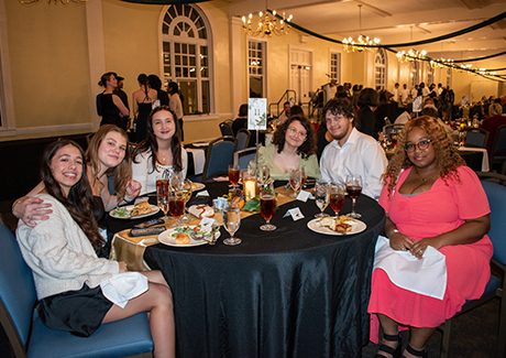 Students eating at Boar's Head event